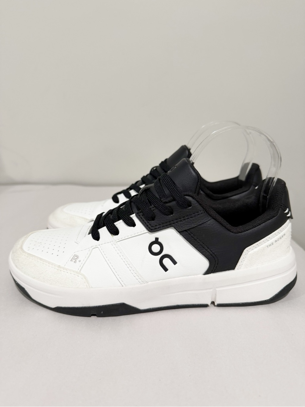ON RUNNING The Roger Clubhouse White Black Size 8